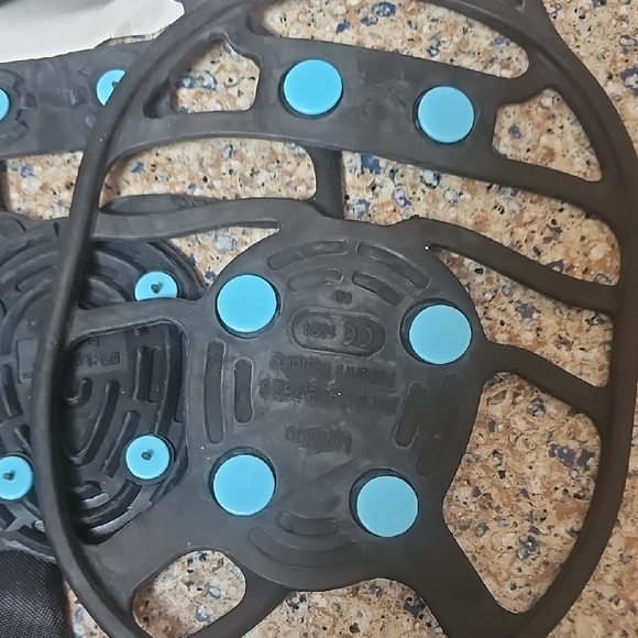 Due North NWT Get-A-Grip Ice Traction Cleats - Black with Blue Studs - Picture 2 of 6